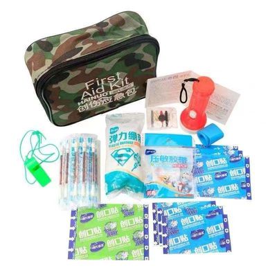 Kit di soccorso tattico di emergenza con zaino e materiale di camuffamento