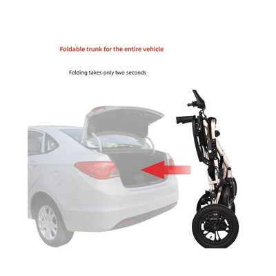 Progettazione di una sedia a rotelle elettrica per viaggiatori disabili pieghevole portatile e compatibile con l'aereo