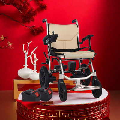 Sedia a rotelle elettrica con prestazioni pieghevoli