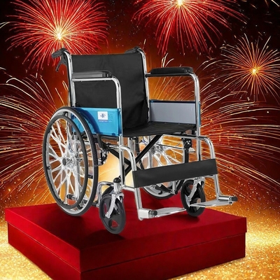 La sedia a rotelle manuale leggera con attrezzature mediche migliora la mobilità e l'indipendenza